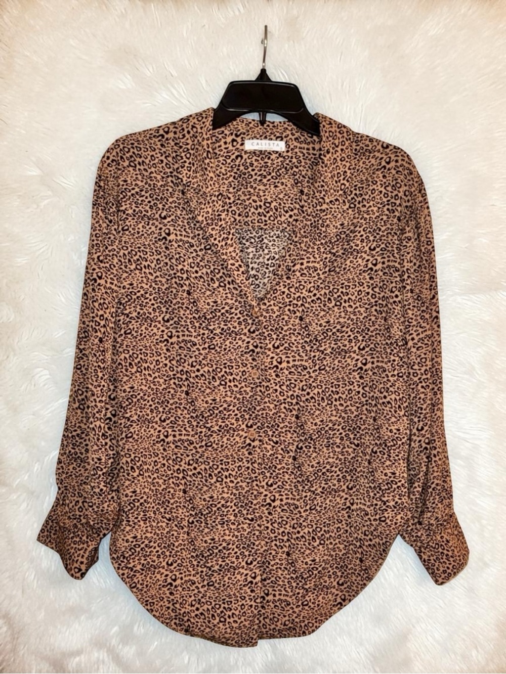 High end Boutique Leopard Print Button-Up Blouse - Tan/Black high low cut